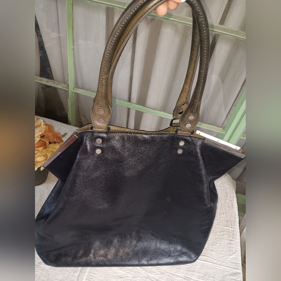 Kenneth Cole Black Tote Bag with Structured Design - Picture 1 of 8